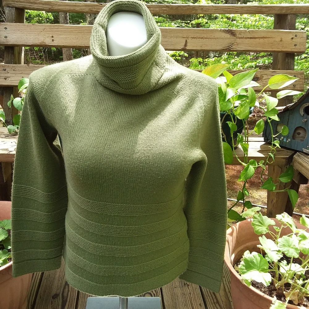 Blumer A  Women's Sweater